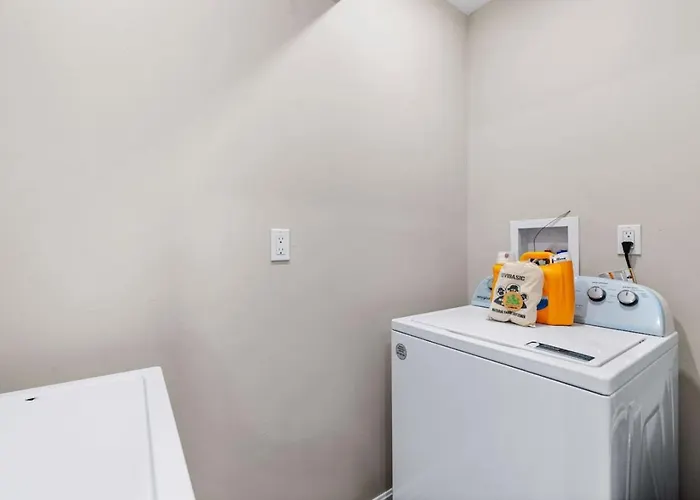 Spacious 4 Bedroom Mt Washington Home Skyline Views