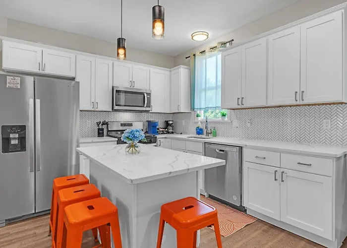 Spacious 4 Bedroom Mt Washington Home Skyline Views